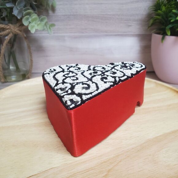 NEW Vintage Katherine Collection Gift Box Beaded Heart Valentine’s Day Med. BOX - Picture 2 of 8